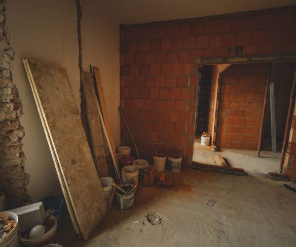 Ile aktualnie kosztuje wybudowanie domu jednorodzinnego do stanu surowego otwartego (SSO)? Analiza materiałów i robocizny