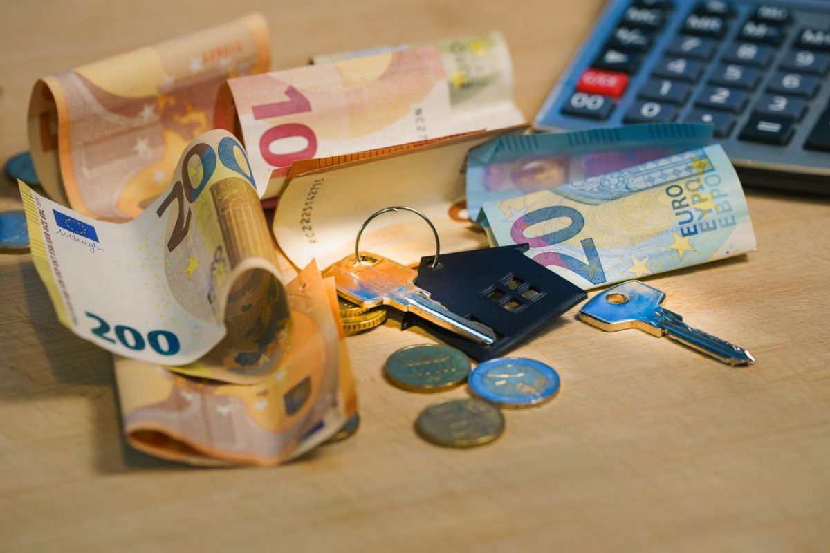 Ile naprawdę warte jest Twoje mieszkanie? Czynniki, które podbijają i zbijają cenę