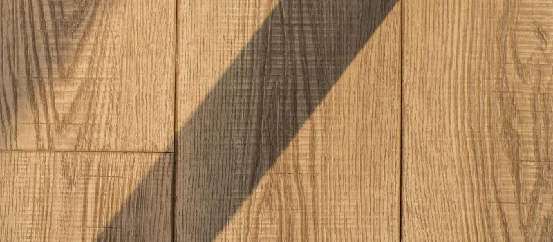 Drewno, winyl czy panele – którą podłogę wybrać?