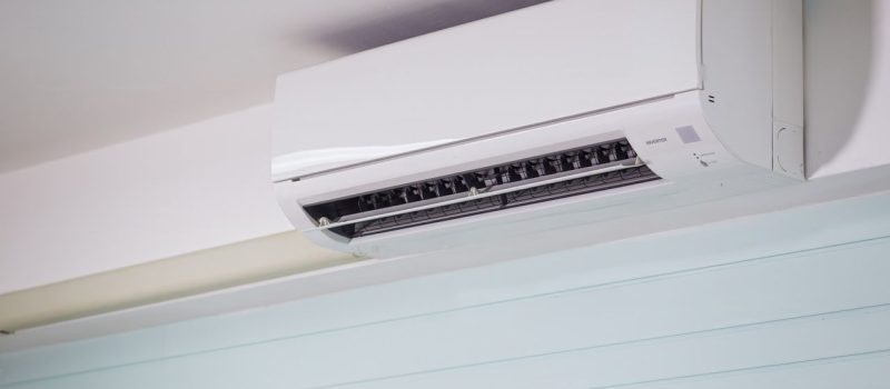 Klimatyzacja pachnie stęchlizną. Co się dzieje w środku i jak to naprawić?